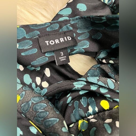 Torrid Satin Surplice Tie Cut Out Back Long Sleeve Blouse sz 3X - Picture 3 of 10